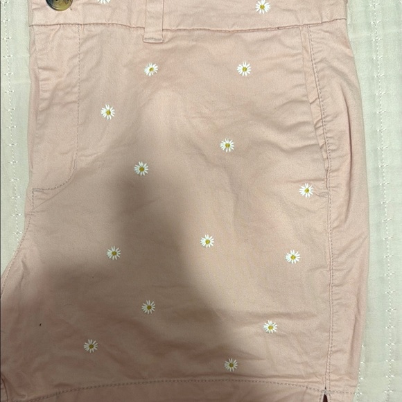 Old Navy Pink Floral Everyday Shorts - Picture 2 of 4